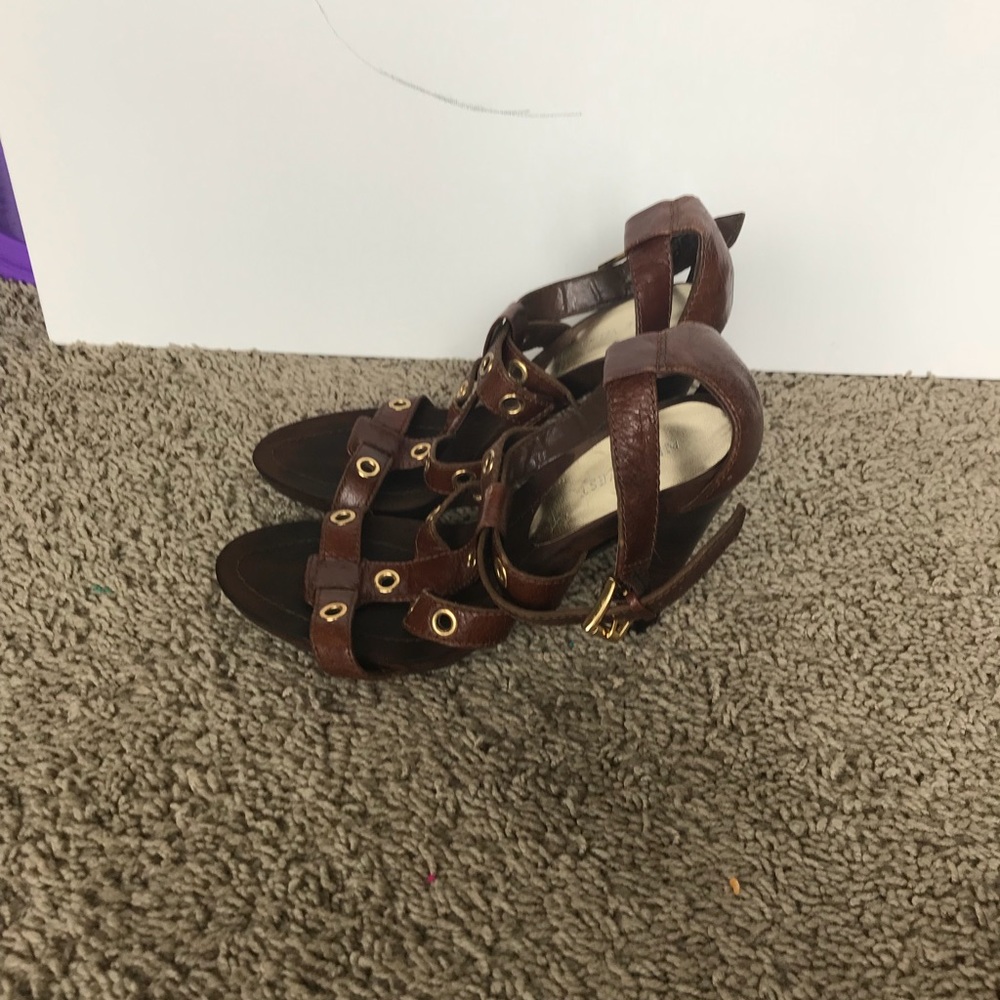 Heels - Picture 2 of 3